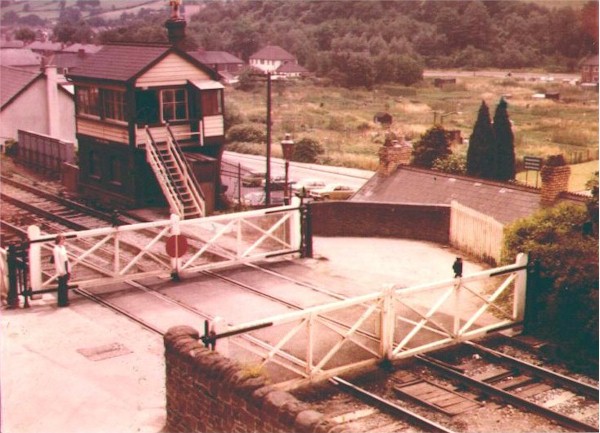  Click again to see 
 Signal Box interior. 